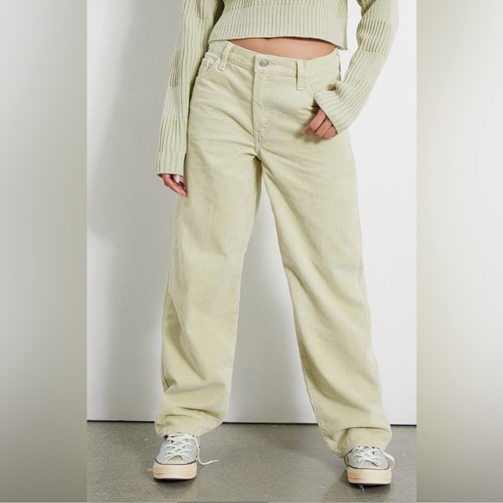 Levi's Baggy Dad Corduroy Jeans in Light Yellow/Green
